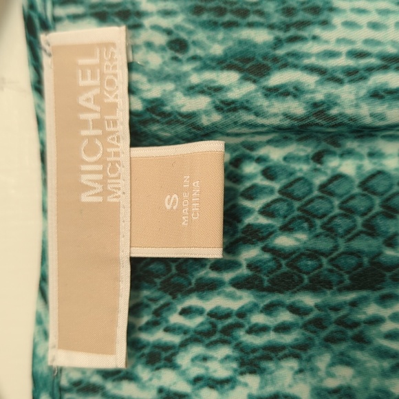 Michael Kors blouse. Size S. NWOT. Green snake skin print - Picture 3 of 9